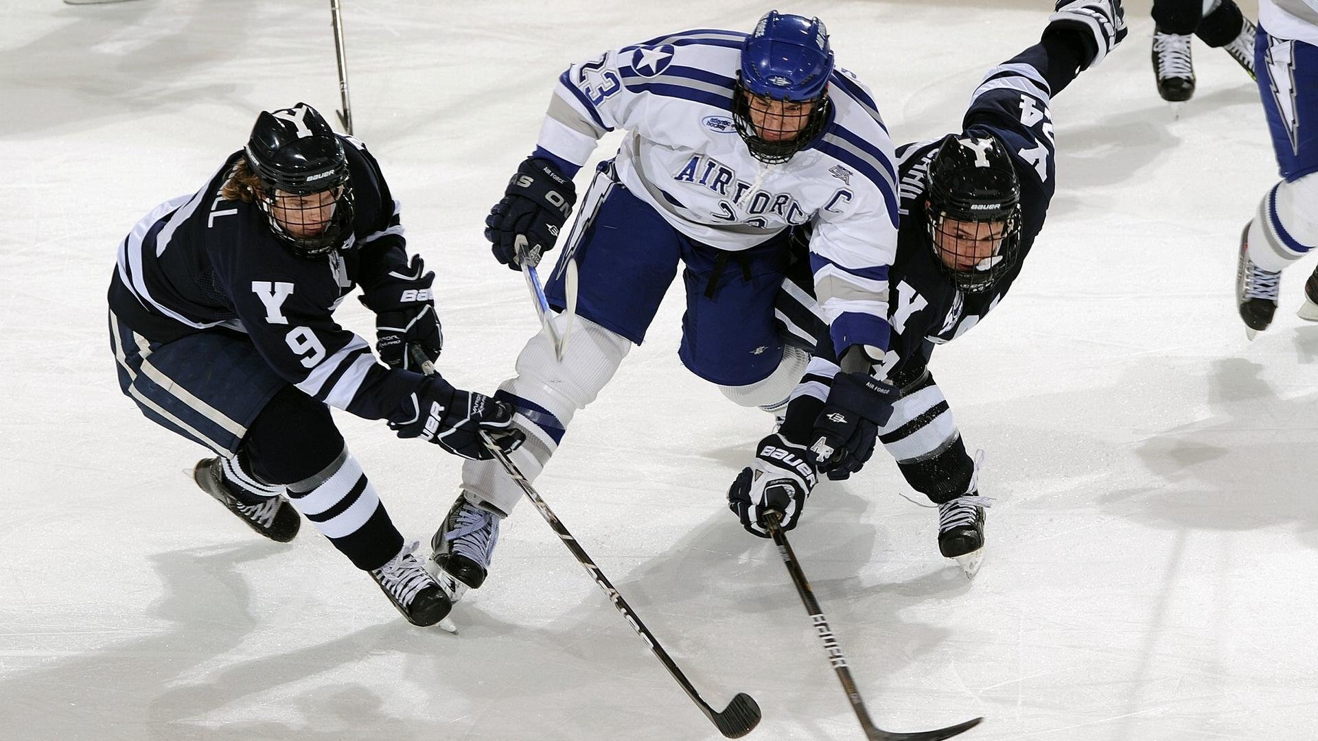 中国队冲线瞬间点燃全场气氛,中国队继续冲