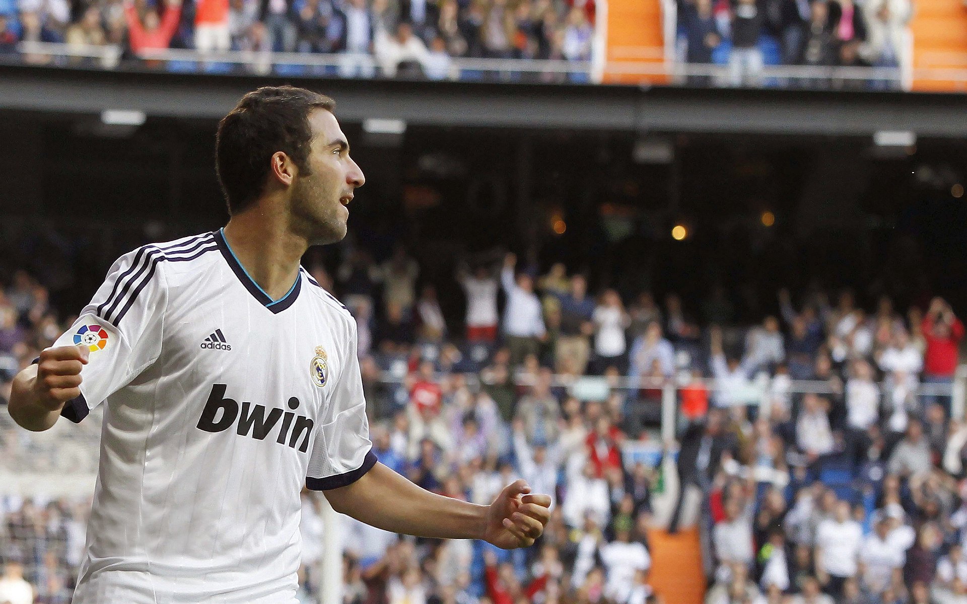 拜仁慕尼黑继续高歌猛进，德甲领先优势明显